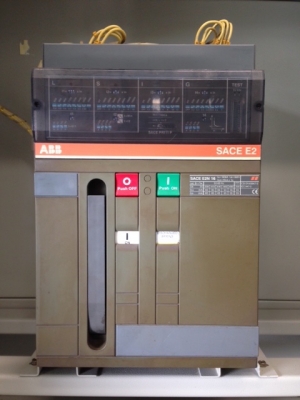 ขายตู้ Mdb Mian air circuit breaker Abb 1600A SACE E2N 16 breaker ย่อยของ Abb 8 ตัว พร้อม capbank Abb 50kvar 6 step K.Pipat 098-2641749