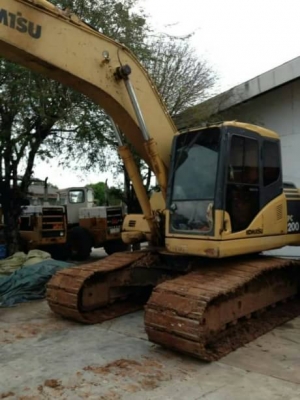 KOMATSU PC200-7
