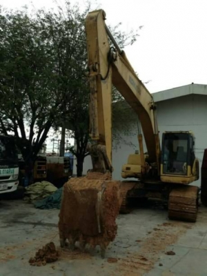 KOMATSU PC200-7