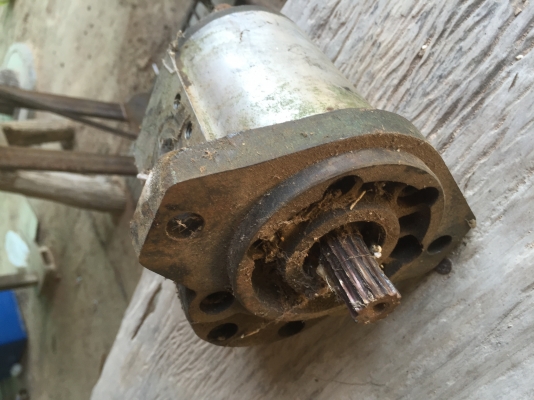 ขายอุปกรณ์ดันหน้า ของจอนเดีย ยาว 2.10เมตร พร้อมกระบอก ปั๊ม