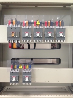 ขายตู้ Mdb Outdoor Mian breaker Abb 1,000A breaker ย่อยของ Abb 7 ตัว สภาพดีพร้อมใช้งาน Pipat 098-2641749