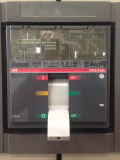 ขายตู้ Mdb Outdoor Mian breaker Abb 1,000A breaker ย่อยของ Abb 7 ตัว สภาพดีพร้อมใช้งาน Pipat 098-2641749