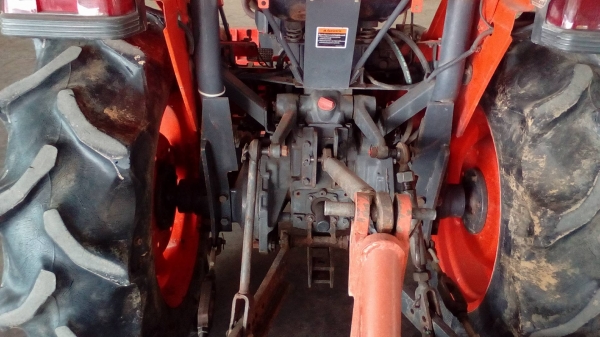 3408 แรงสวยๆๆเล่มทะเบียนพร้อม เครื่องดี ระบบไฮโดรลิคสมบูรณ์ อุปกรณ์ 2รายการ ดันหน้า พาลหลังสวย