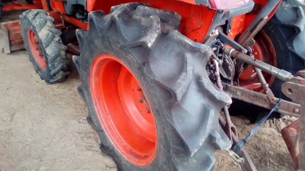 KUBOTA 3608 พร้อมใช้งานเอกสารทะเบียนชุดโอนพร้อม อุปกรณ์ 2 ชิ้น ดันหน้า พาลหลัง