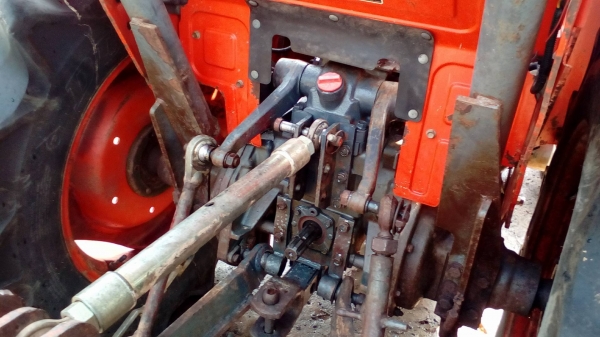 KUBOTA 3608 พร้อมใช้งานเอกสารทะเบียนชุดโอนพร้อม อุปกรณ์ 2 ชิ้น ดันหน้า พาลหลัง