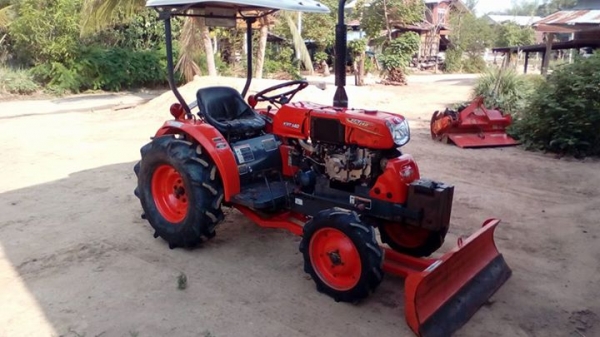 KUBOTA  KRT 140 สวยๆๆพร้อมใช้ อุปกรณ์ ดันหน้า พาลหลังสวย เล่มทะเบียนเอกสารพร้อม