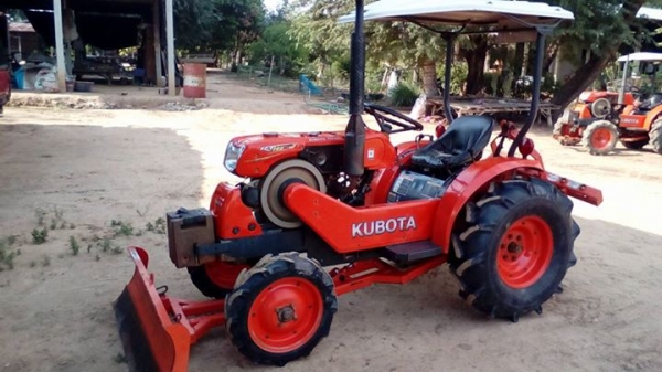 KUBOTA  KRT 140 สวยๆๆพร้อมใช้ อุปกรณ์ ดันหน้า พาลหลังสวย เล่มทะเบียนเอกสารพร้อม