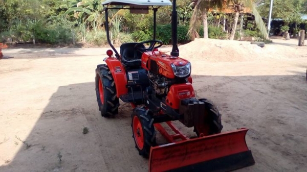 KUBOTA  KRT 140 สวยๆๆพร้อมใช้ อุปกรณ์ ดันหน้า พาลหลังสวย เล่มทะเบียนเอกสารพร้อม