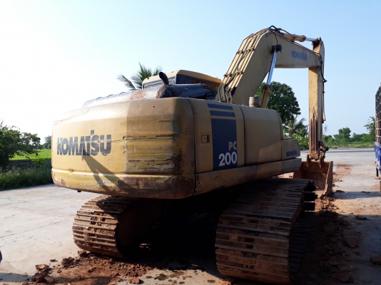 ขายด่วน KOMATSU PC200-7 สภาพพร้อมใช้งาน เครื่องปั้มดี โซ่ช่วงล่างสวย ไฟฟ้าอยู่ แอร์เย็น บูมอาร์มไม่แตกไม่ร้าว เฟรมสวย เอกสารเลีมทะเบียน ภาษีไม่ขาด