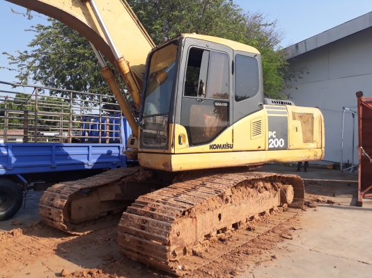 ขายด่วน KOMATSU PC200-7 สภาพพร้อมใช้งาน เครื่องปั้มดี โซ่ช่วงล่างสวย ไฟฟ้าอยู่ แอร์เย็น บูมอาร์มไม่แตกไม่ร้าว เฟรมสวย เอกสารเลีมทะเบียน ภาษีไม่ขาด