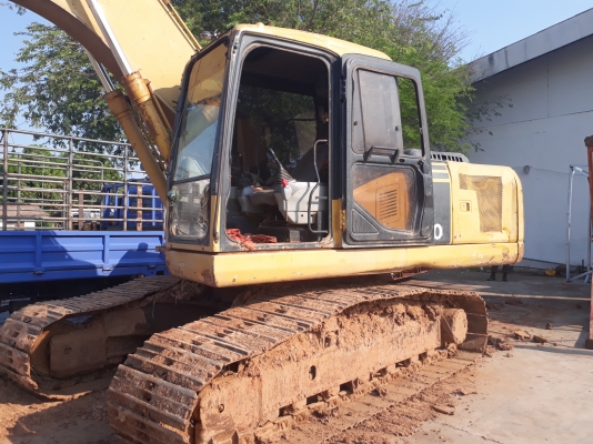 ขายด่วน KOMATSU PC200-7 สภาพพร้อมใช้งาน เครื่องปั้มดี โซ่ช่วงล่างสวย ไฟฟ้าอยู่ แอร์เย็น บูมอาร์มไม่แตกไม่ร้าว เฟรมสวย เอกสารเลีมทะเบียน ภาษีไม่ขาด