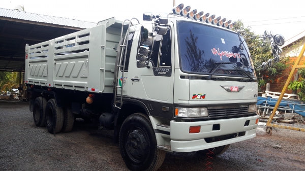 ขายครับ 3m ดั้มสามมิตร รถเดิมๆ สวยจัด ยางดี 90\% ขายครับ 3m ดั้มสามมิตร รถเดิมๆ สวยจัด ยางดี 90\%