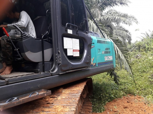 ขายรถแบคโฮ KOBELCO SK200-8 YN12 SUPER X M ไมล์ 4200 ชม.ราคา 2600000 ขายรถแบคโฮ KOBELCO SK200-8 YN12 SUPER X M ไมล์ 4200 ชม.ราคา 2600000