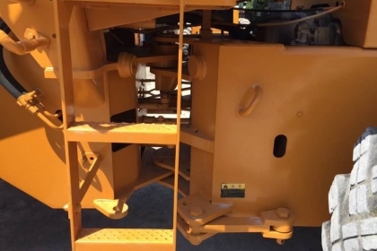 ขาย รถตัก KOMATSU 510 กรองเดี่ยว ซีเรียลสูง นำเข้าจากญี่ปุ่น 090-986-2521 อ๊อบ