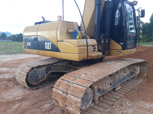 ขายรถแบคโฮ CAT 320 D เอกสารเล่ม ไมล์ 11000 ราคา 1800000 ขายรถแบคโฮ CAT 320 D เอกสารเล่ม ไมล์ 11000 ราคา 1800000