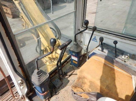 ขายรถขุดเก่านอกแท้100\% ยี่ห้อ: KOMATSU แบบ: PC40-6 ทำสี เช็คระบบให้ใหม่ทั้งคัน รถมีเอกสารใบอินวอย ไม่เคยใช้งานในไทย100\% สนใจติดต่อ โทร: 099-907-9273  กิ๊ฟ กมลชนก