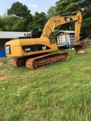 ขายด่วน แม็คโคร CAT 320D สภาพพร้อมใช้งาน เครื่องปั้มดีเยี่ยม ไฟฟ้าสมบูรณ์ โซ่ช่วงล่างสวย เฟรมสวย แอร์เย็น สภาพรถเรียบร้อยทั้งคัน เอกสารใบแจ้งจำหน่าย