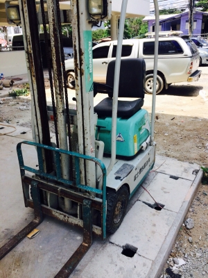 รถโฟลคลิฟท์ ไฟฟ้าเสาสูง3.5เมตร