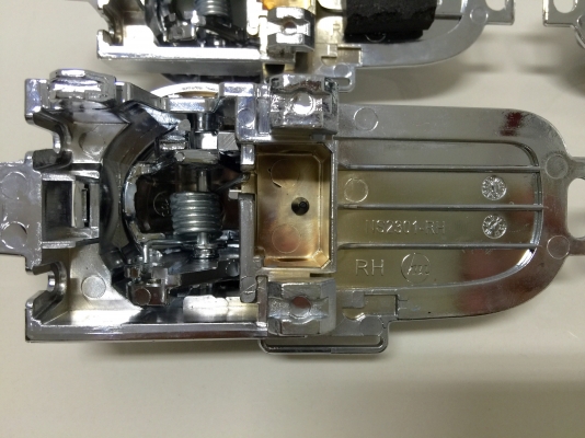 ขายมือเปิดประตูด้านในโครเมี่ยม NISSAN CUBE รุ่น Z11 ขายมือเปิดประตูด้านในโครเมี่ยม NISSAN CUBE รุ่น Z11