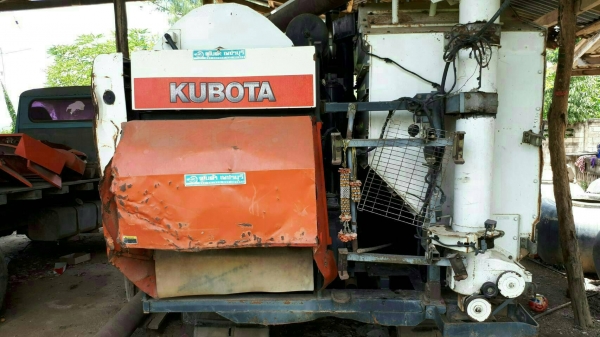 ขายด่วน รถเกี่ยวข้าว คูโบต้า รุ่นdc68g ปี54 สภาพดี  พร้อมทะเบียน  ช่วงล่างดี  เลิกทำนา  ขาย260000
