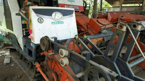 ขายด่วน รถเกี่ยวข้าว คูโบต้า รุ่นdc68g ปี54 สภาพดี  พร้อมทะเบียน  ช่วงล่างดี  เลิกทำนา  ขาย260000