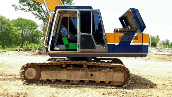 KOBELCO  pc200 Mark II  เครืองดี เอวแน่น  ขาย540000 เอกสารซื้อขายพร้อม