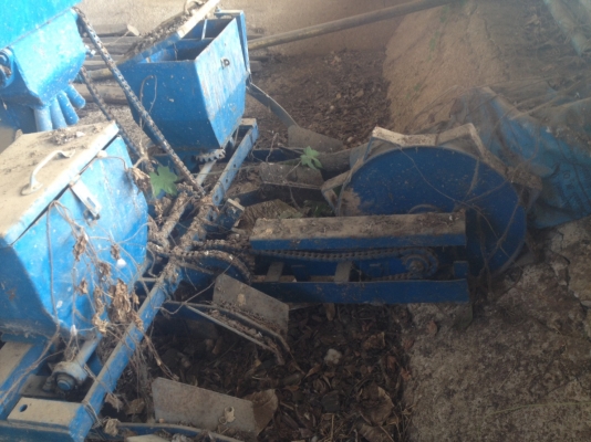 ขายด่วน เครื่องหยอด  ปุ๋ยเมล็ดพันธ์   ขายเพียง 15000 บาท