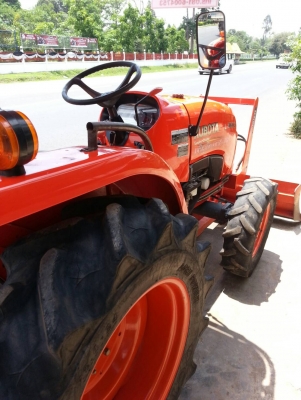 รถไถ 36 แรงปี  55 อุปกร 2 อย่าง   ซ. ม  900   นิด ฯฯ มือเดียวป้ายแดง  ราคาเบาฯฯ  280000  บาท  วันทูคอล 0986683479 dtac 0942839369 สิทธิ์ คับ