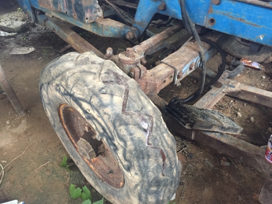 ขายรถไถเพลาเดียว FORD 6640 เครื่อง 90แรงม้า ตามสภาพ สนใจโทร 081-970-1072