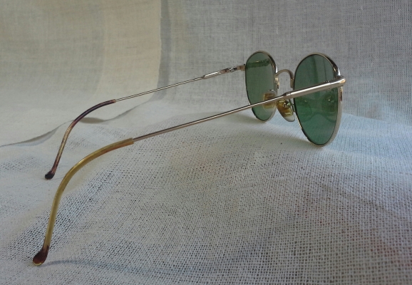 แว่นตายอดฝีมืออิตาเลียน ยุค &#039;70s &#039;หยดน้ำ จอห์น เลนนอน&#039; Vintage SAFILO Elasta handmade in Italy