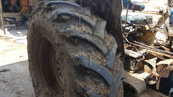 ขายรถไถ FORD 5000 เอกสารอินวอย ใบมีด 6 จาน 4 จาน ราคา 220000