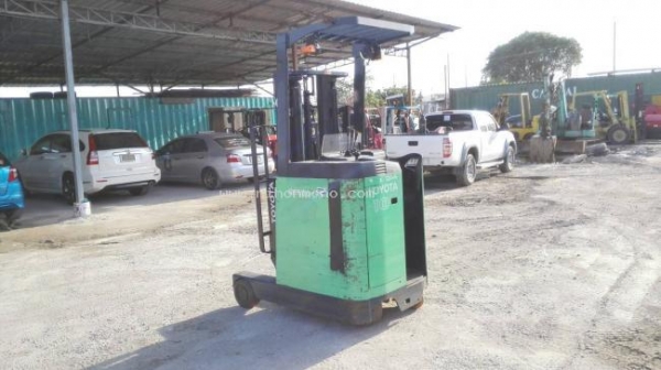 รถยกไฟฟ้ายืนขับ TOYOTA รุ่น 7FBRK10 จากราคา128,000 ขายเพียง99,000 บาท รหัสสินค้า81004752 ติดต่อ 081-8283376  www.nihonmono.com