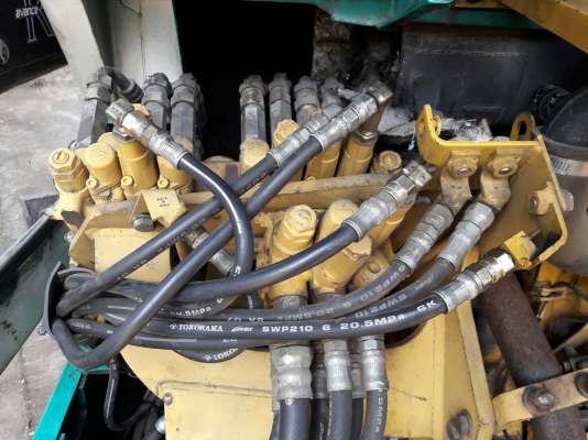 KOMATSU รุ่น PC 40-7