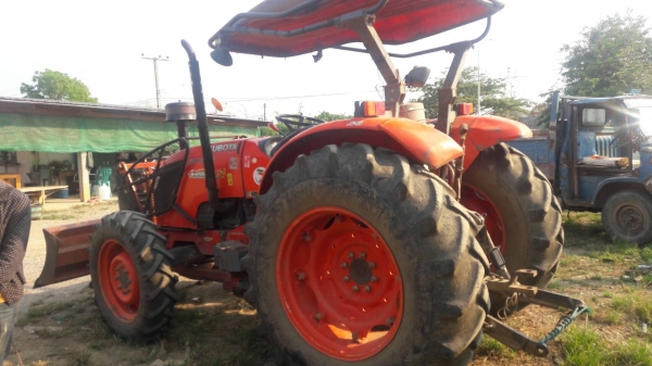 ขายรถไถ M7040 พร้อมอุปกรณ์หน้าหลัง มีเล่มพร้อมโอนครับ