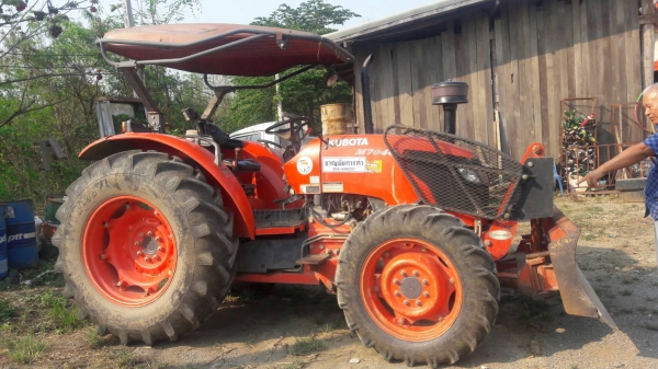 ขายรถไถ M7040 พร้อมอุปกรณ์หน้าหลัง มีเล่มพร้อมโอนครับ