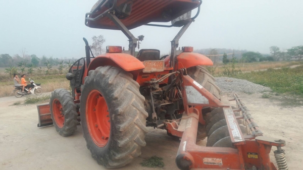 ขายรถไถ M6040 รถสวยเดิมๆๆพร้อมใช้ครับ มาพร้อมอุปกรณ์หน้าหลัง มีเล่มพร้อมโอนครับ