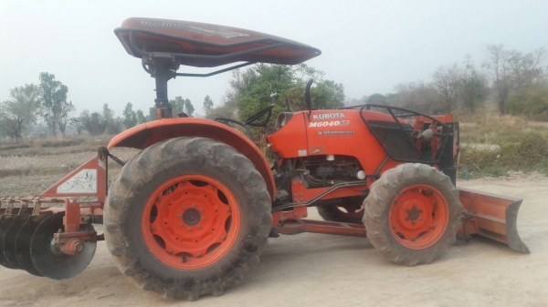 ขายรถไถ M6040 รถสวยเดิมๆๆพร้อมใช้ครับ มาพร้อมอุปกรณ์หน้าหลัง มีเล่มพร้อมโอนครับ