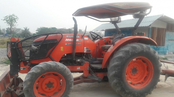 ขายรถไถ M6040 รถสวยเดิมๆๆพร้อมใช้ครับ มาพร้อมอุปกรณ์หน้าหลัง มีเล่มพร้อมโอนครับ