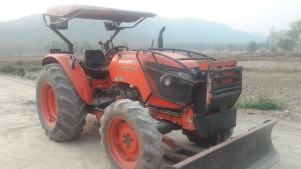 ขายรถไถ M6040 รถสวยเดิมๆๆพร้อมใช้ครับ มาพร้อมอุปกรณ์หน้าหลัง มีเล่มพร้อมโอนครับ