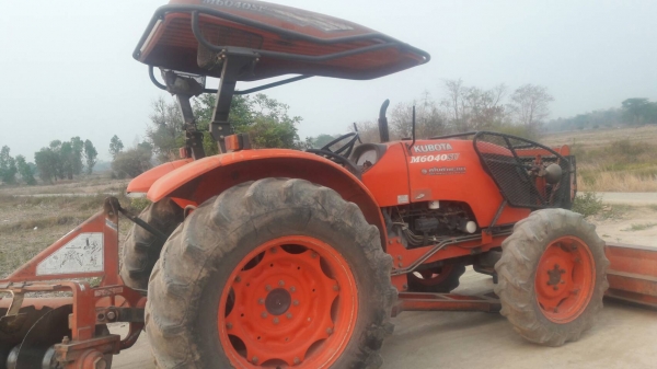 ขายรถไถ M6040 รถสวยเดิมๆๆพร้อมใช้ครับ มาพร้อมอุปกรณ์หน้าหลัง มีเล่มพร้อมโอนครับ