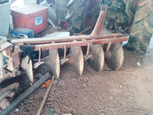 ขายด่วนรถไถ KUBOTA 45แรง สภาพใช้งานได้ปกติ เครื่องปั้มพร้อมใช้งาน ยางพร้อมใช้ อุปกรณ์ ดันหน้า ผานหลัง เอกสารใบปิดงวดสุดท้าย