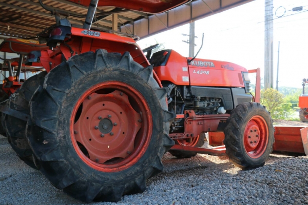 ขายรถไถ KUBOTA L4508 พร้อมดันหน้า ราคา 220,000 มีรถขนส่งบริการขนส่งทั่วไทย สามย่านแทรคเตอร์ อ.แกลง จ.ระยอง 0818618678,0899347475 https://www.facebook.com/DC-Tractor-Rayong-3071545327?/shop? id line=081-8618678 id line=089-9347475