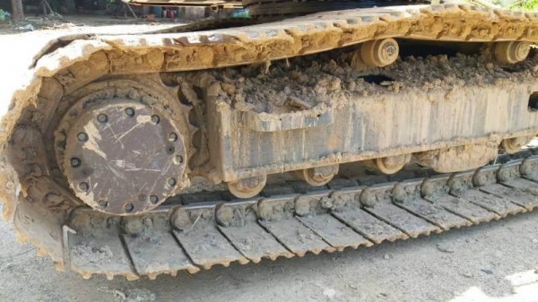 ขาย 1,650,000 HITACHI zx 225 USR สภาพเก่านอก 9,000 ชม. ไฟฟ้าครบ เครื่องดี ปั้มแรง เอวแน่น ช่วงล่างเต็ม เอกสารอินวอยทร์ สวยขั้นเทพ   รถอยู่ จ.จันทรบุรี โทร&amp;ไอดีไลน์ 0610710295