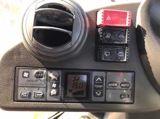 ขายรถตักล้อยาง HITACHI ZW220 แขนยาวพิเศษ รถนอกนำเข้าจากญี่ปุ่น มีVDOการทำงานครับ ขายรถตักล้อยาง HITACHI ZW220 แขนยาวพิเศษ รถนอกนำเข้าจากญี่ปุ่น มีVDOการทำงานครับ