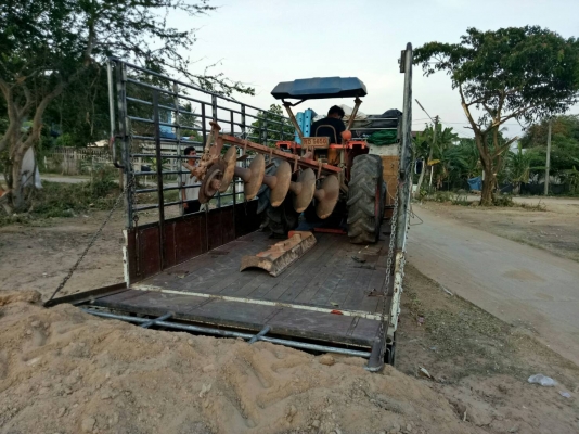 ขายด่วน รถไถ KUBOTA 45 แรง รถใช้งานได้ปกติ เครื่องปั้มดี ยางพร้อมใช้งาน อุปกรณ์ ดันหน้า ผานหลัง เอกสารเล่มทะเบียน