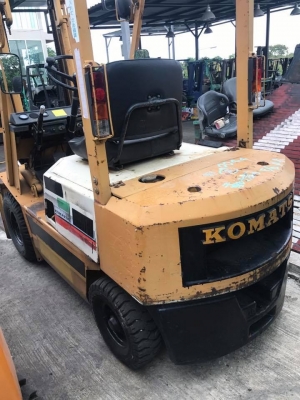 ขายรถยก KOMATSU ขนาด 1.5ตันคับ เกียร์ธรรมดา เครื่องยนต์ดีเซล ยกได้สูง 3 เมตร