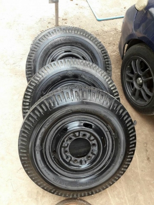 ล้อถอดจาก isuzu 4ล้อกลาง ล้อกระทะ15&quot; ยาง 7.00-15 deestone ปี15 ใช้งานไม่ถึง1000k