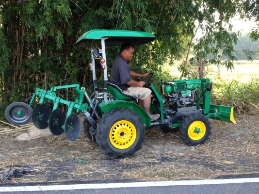 รถไถเล็ก นั่งขับ มินิแทรกเคอร์ รถไถเล็ก นั่งขับ มินิแทรกเคอร์