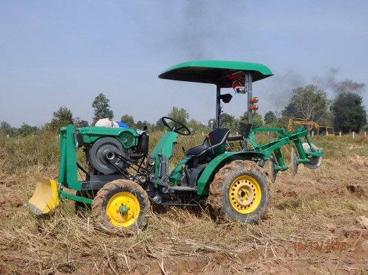 รถไถเล็ก นั่งขับ มินิแทรกเคอร์ รถไถเล็ก นั่งขับ มินิแทรกเคอร์