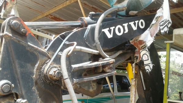 แบคโฮ VOLVO 28U